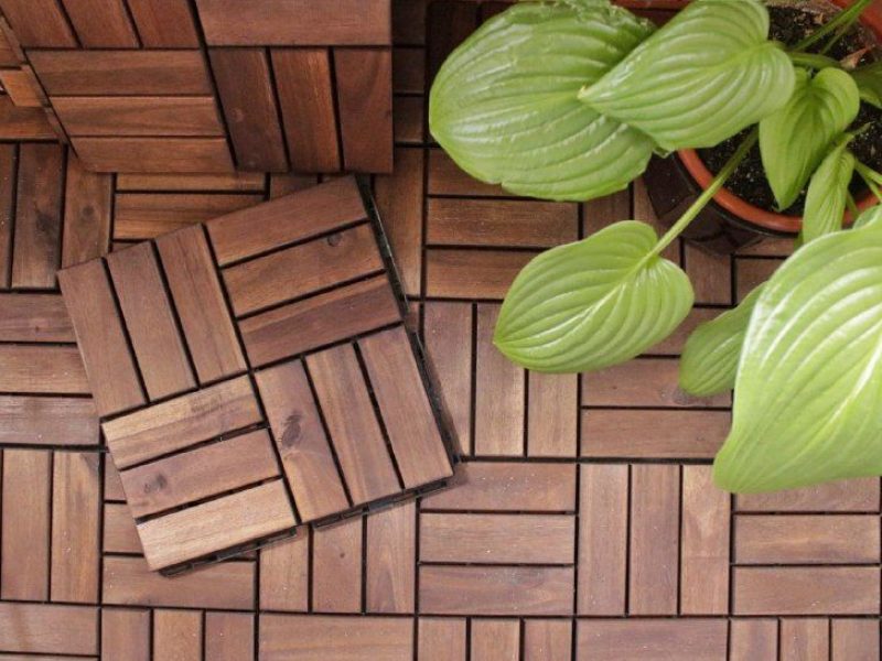 Decorar terrazas pequeñas suelo madera ikea